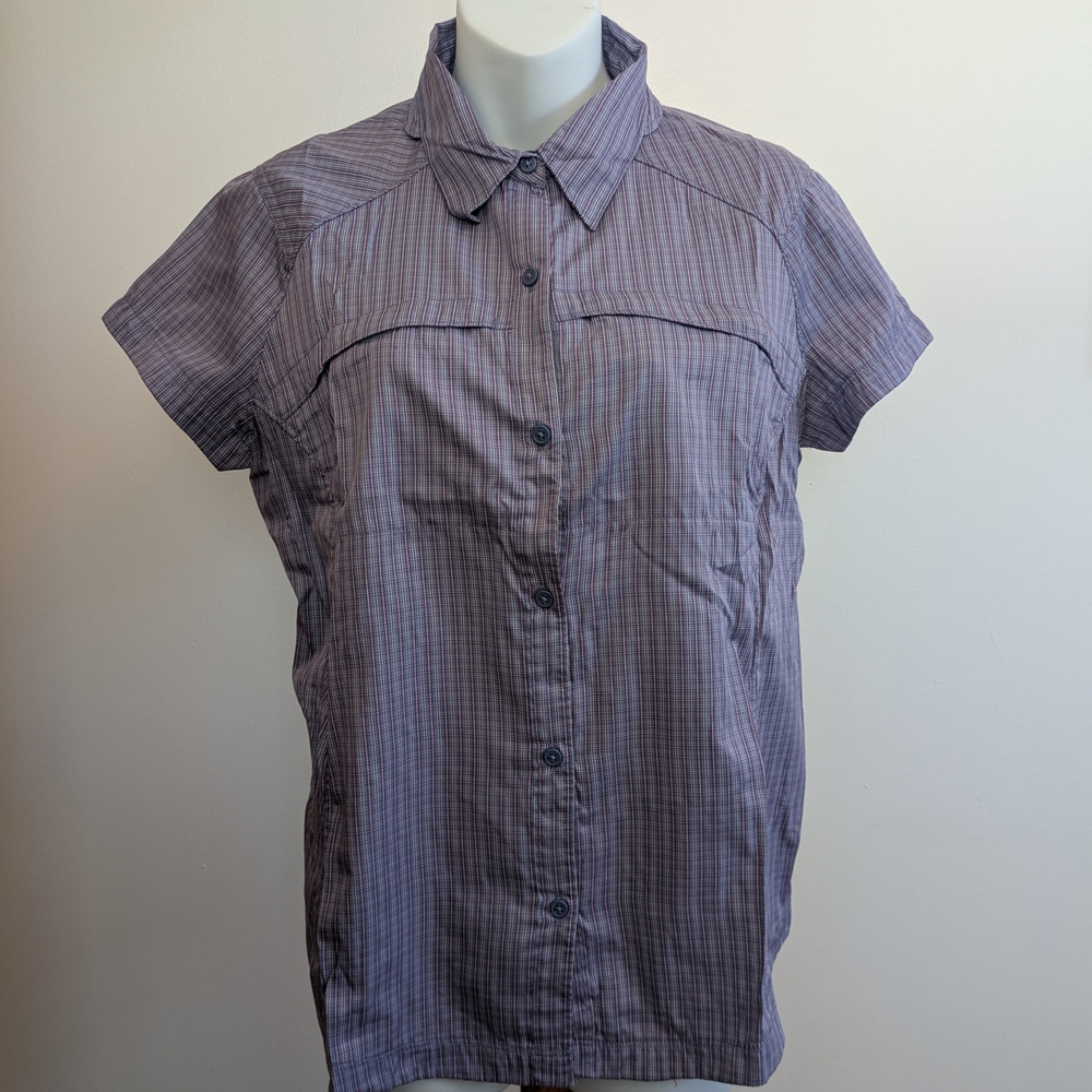 Columbia Women's Large OmniShade Purple Short Sleeve Button-Up Shirt